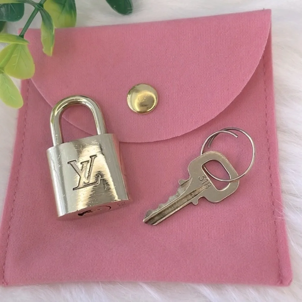 Louis Vuitton Padlock and‎ Key # 318